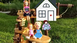 Tree house ! Elsa and Anna toddlers - swimming - park - playground