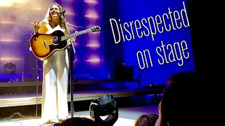 Maggie Rogers disrespected by crowd in Austin TX before performing “Alaska”, almost walks off