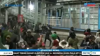 Petasan & Sajam Warnai Tawuran Warga Pasar Rumput