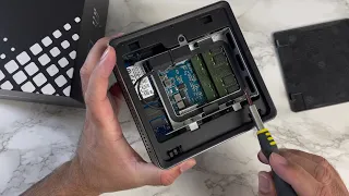 MINISFORUM U850 Mini PC - Checking Out the Internals / Upgrade Options (RAM / Storage / Caddy)