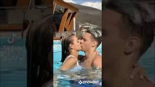 Аня Ищук и Димас Блог целуются