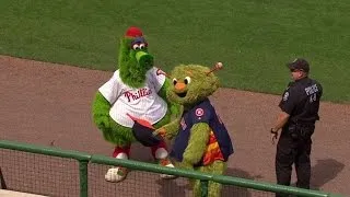 HOU@PHI: Phanatic glad Orbit is released from custody