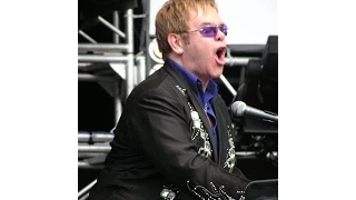 Elton John LIVE in Korea 2004 - Saturday Night's Alright for Fighting