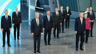 Nato will Russland und China geschlossen in Schach halten | AFP