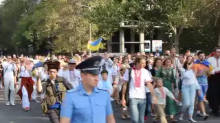 ПН TV: В Николаеве около тысячи человек прошлись по городу в вышиванках