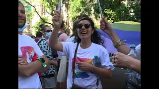 Mii de oameni la Bucharest Pride și Marșul normalității, sâmbătă seară în Capitală