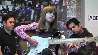 Lorena Braco - (9 anos) Guitarra - "Pipeline" - The Ventures