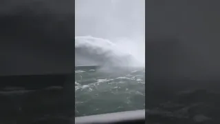 How Huge and grand that The Three Gorges Dam The is sluicing flood now.