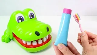 CROCODILE DENTIST 😬🐊 Learning by Brushing Crocodile’s Teeth with Toothbrush | Videos for Kids