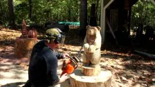 Time lapse chainsaw carving a small brown bear, by Mark Poleski