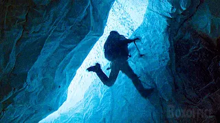 An Avalanche pushes climbers in a Crevasse | Vertical Limit | CLIP