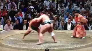 Aki 2016 Day 09 Tochinoshin vs Yoshikaze