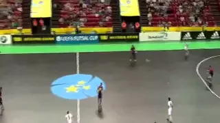 Léo Higuita do AFC Kairat  Cazaquistão na final da UEFA FUTSAL CUP 2014 2015