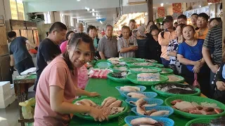 永安漁港親切大方的年輕小姐姐，看她是怎樣拍賣海鮮的 Amazing seafood auction  Yong-an Fish Harbor