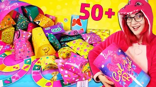 GRAM w OTWIERANIE 50 NIESPODZIANEK 🎲 Piżama Party Barbie Color Reveal 🛌