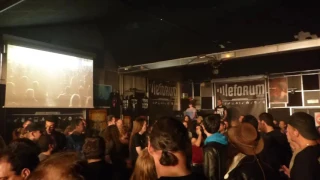 Myrath - Zaher se balade dans le public - le Forum Vauréal - 19/11/2016