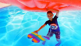 Cache-Cache POP IT dans la Piscine !