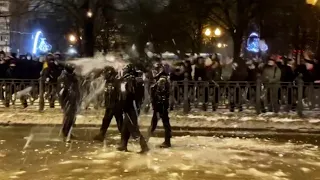 Pro-Alexei Navalny protesters pelt police with snowballs