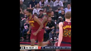 Evan Mobley Forces in the Alley Oop over Jakob Poeltl🔥 #Shorts