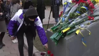 В Одесі біля пам’ятного знака в сквері Героям Небесної Сотні відбулось покладання квітів