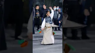 藏族女孩小卓玛的舞蹈带给大家快乐！💕💕