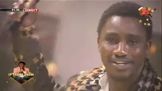 WALLY SECK CHANTE SA CHANSON "FEEL BACK" EN LIVE DANS LE BAL DES FARAMAREN SUR LA 2STV