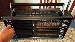 GRUNDIG SATELLIT 2100  "GIVING A LOOK AT THIS GREAT RADIO"