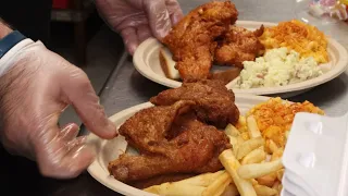 American Food - GUS'S WORLD FAMOUS FRIED CHICKEN