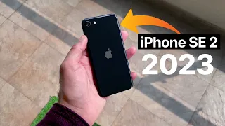 I Tested iPhone SE 2 in 2023 👎🏻🤔| Small But Mighty!!