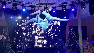 Дуэт на стропах с зонтиками от Aerial Angels