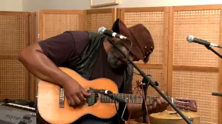 Alvin Youngblood Hart - "Pony Blues" at Music in the Hall: Episode Twelve