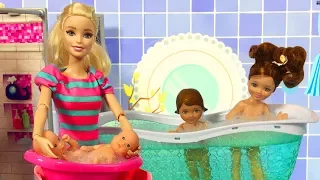 Barbie ve Ailesi Bölüm 127 - Kızlar banyoda - Çizgi film tadında Barbie oyunları