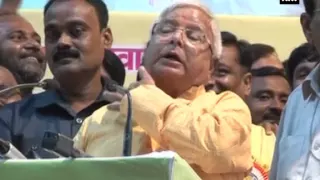 Lalu mimics PM Modi during rally in Patna