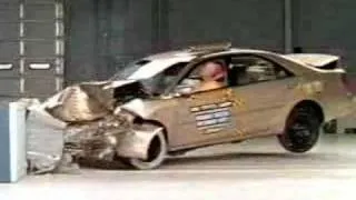 Crash Test of 2002-2005 Toyota Camry / Daihatsu Altis