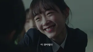 카리스마 쩌는 쌍둥이 언니가 대신 학교를 나간다면? [모두그곳에있다] #tvN드라마스테이지