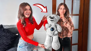 COLOQUEI UMA CÂMERA ESPIÃ EM UM URSO DE PELÚCIA E DEI DE PRESENTE PARA A MINHA IRMÃ… 🤫