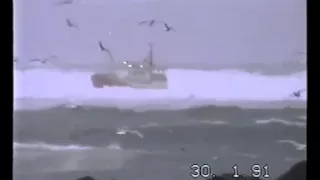 Eldeyjar-Boði GK indbound Grindavík harbour in heavy sea - Iceland