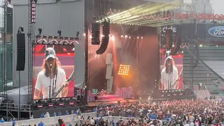 Weezer covers ‘Sugar, We’re Goin Down’ (Hella Mega Tour - Boston 8/5/21)