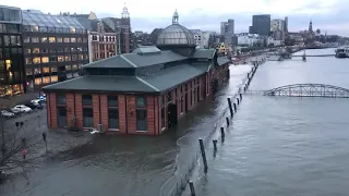 Time Lapse Shows River Elbe Overflowing and Flooding its Banks in Hamburg - 1104587
