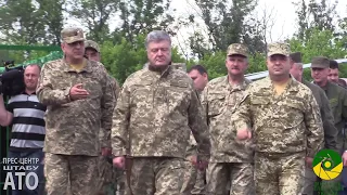 Президент України Петро Порошенко привітав військових медиків