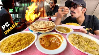 Most Famous Street Food DHABA of Punjab University Lahore - Chicken Korma & Delicious Daal