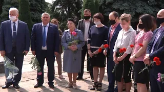 Краснолучане почтили память погибших во время авиаудара ВСУ в Луганске