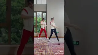 YUQI & LUCAS dance Bonnie & Clyde 宋雨琦和Lucas黄旭熙跳舞