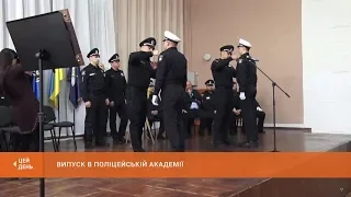 Нові патрульні: 16-ро випускників Криворізької академії патрульної поліції склали Присягу