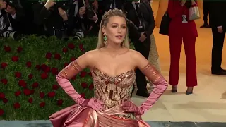 El IMPRESIONANTE vestido de Blake Lively en la Met Gala