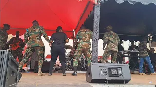 Perfect steps!! 🇬🇭 Ghana Soldiers' best dance was captured at Agya Yaw funeral