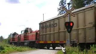 Freight train T 3406 passed Järvilinna level crossing in Laukaa. Finland