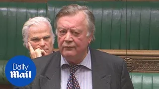 MP Kenneth Clarke ramps up pressure on PM in Brexit debate - Daily Mail