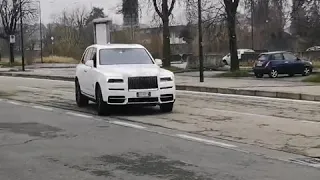 Cristiano ronaldo con la sua Rolls Royce Cullinan