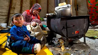 Russian NOMADS Life in TUNDRA. North of RUSSIA. Nenets everyday life.